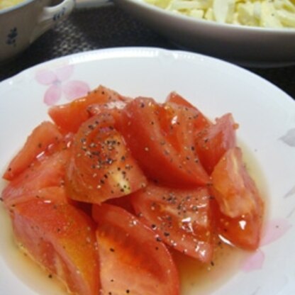 オリーブオイルのドレッシングを和えたトマト大好きですよ（*^_^*）シンプルがベストよね♪豚ロースと一緒に夕食でいただきましたよ♪